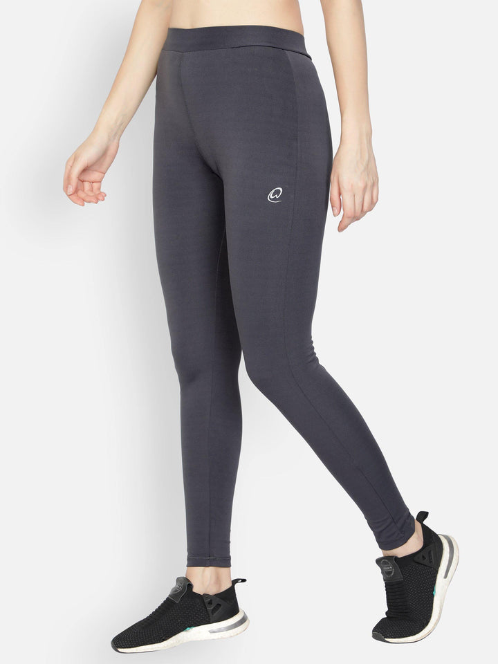Women's Dark Grey Solid Fitted Active Trackpant - WOMINK